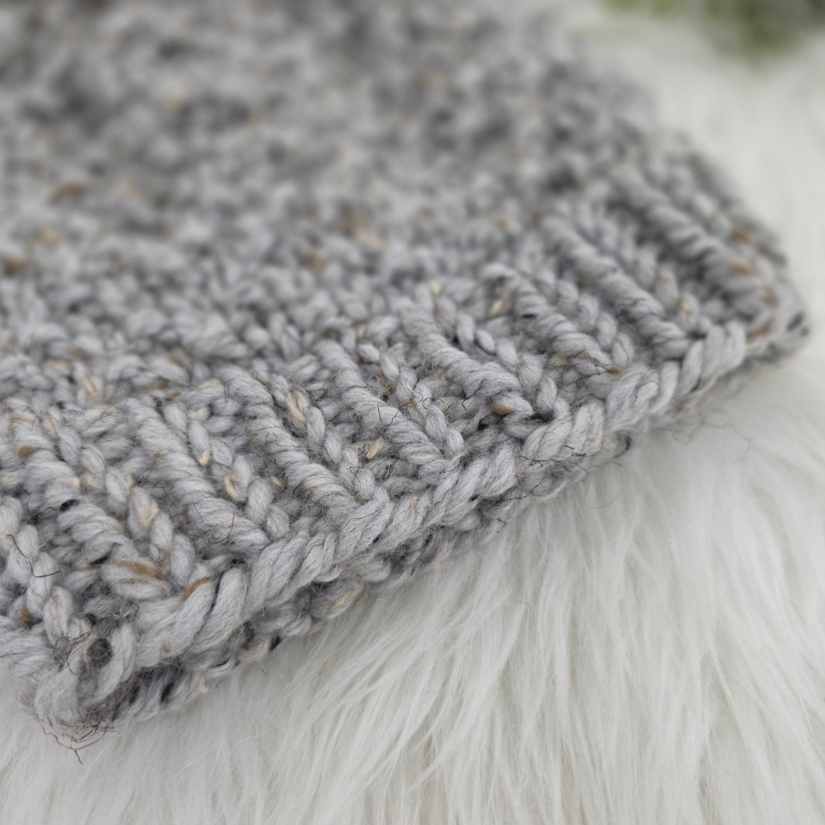 Cabin Comfort Beanie – Frosted Stone