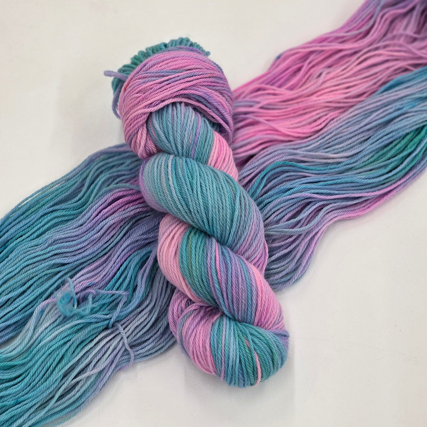 🧜‍♀️ Pixie Pop – Hand - Dyed Luxury Worsted Weight Yarn | 100% Superwash Merino Wool | 100g / 200m hand dyed yarn by A Splash Of Fiber — artisan fiber and handmade creations
